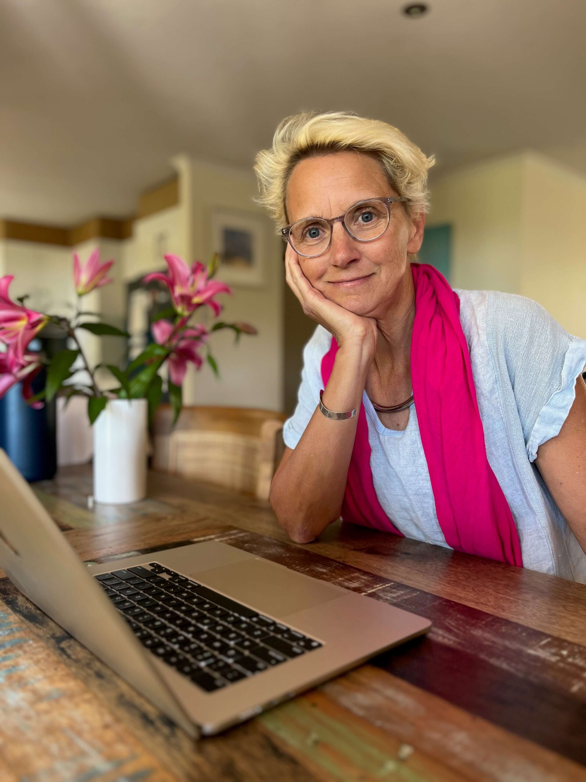 Silke Hypnotherapist Sunshine Coast Pink Scarf